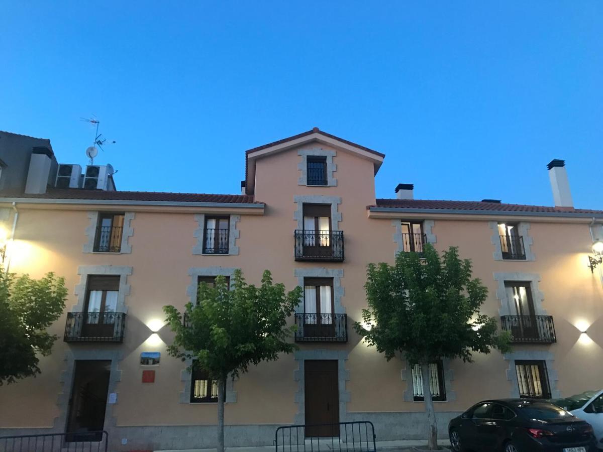 Apartamentos Turisticos Escorraladas Baltanás Екстериор снимка