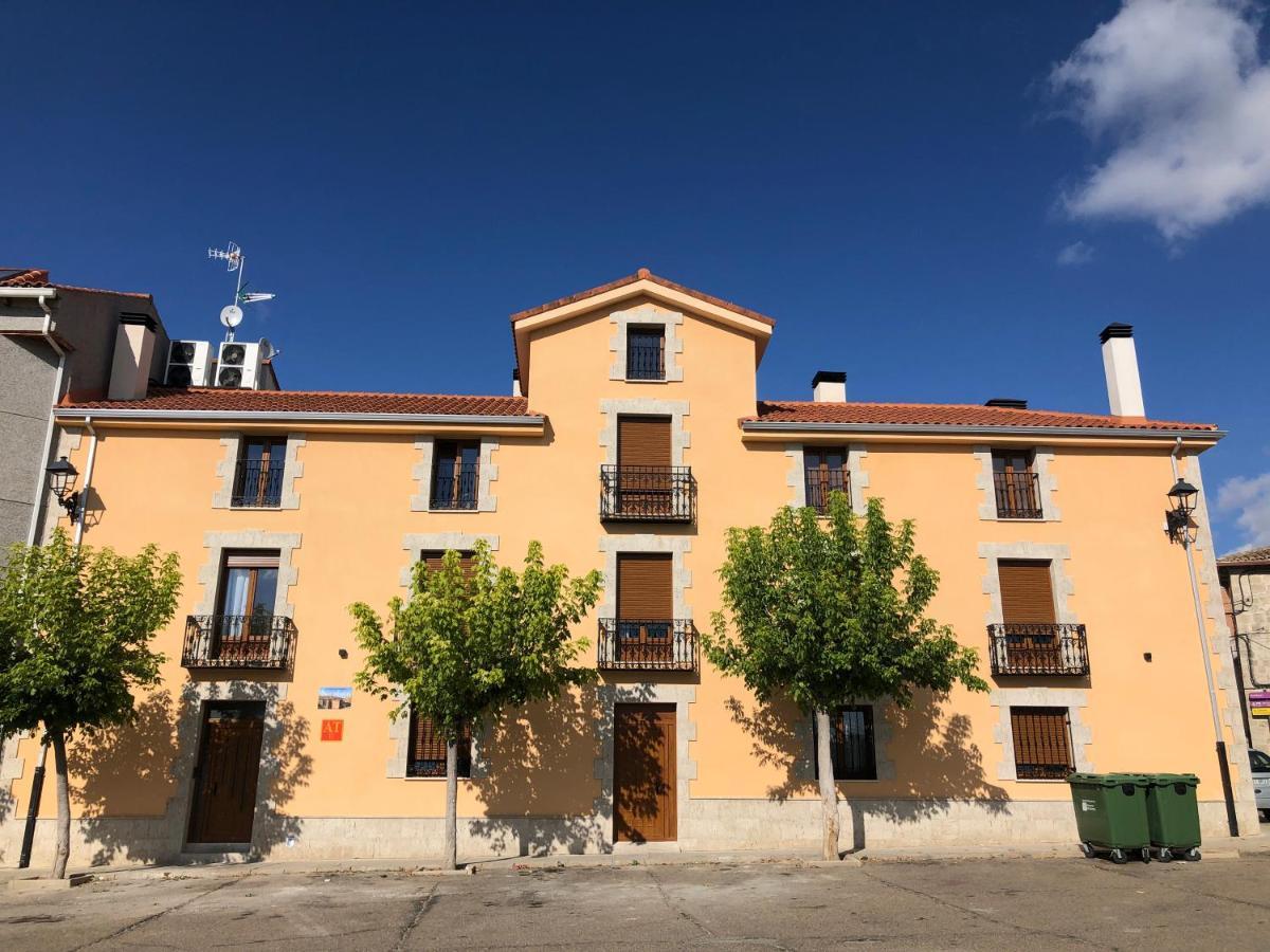 Apartamentos Turisticos Escorraladas Baltanás Екстериор снимка