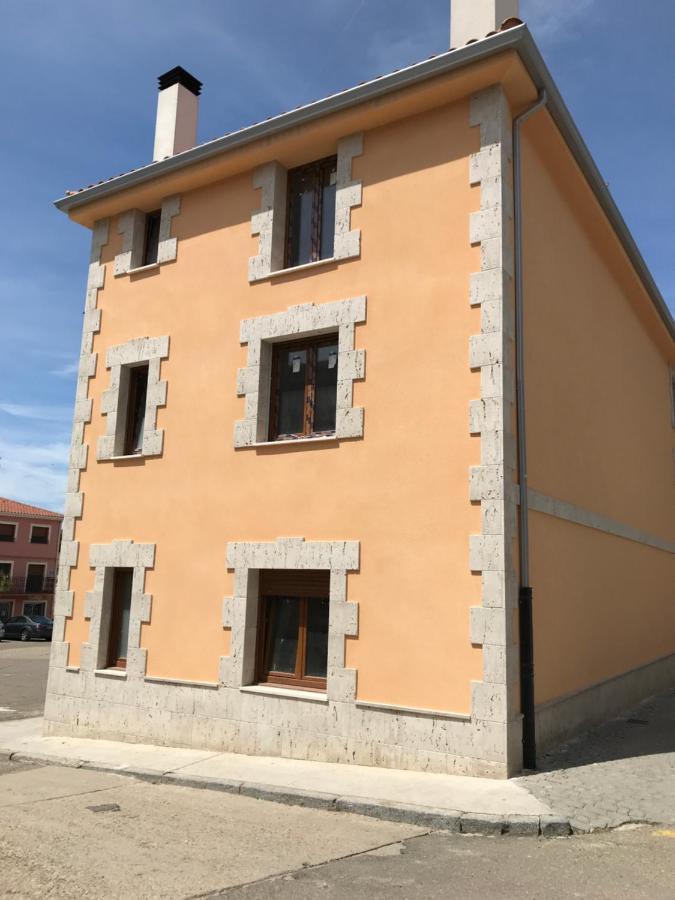Apartamentos Turisticos Escorraladas Baltanás Екстериор снимка