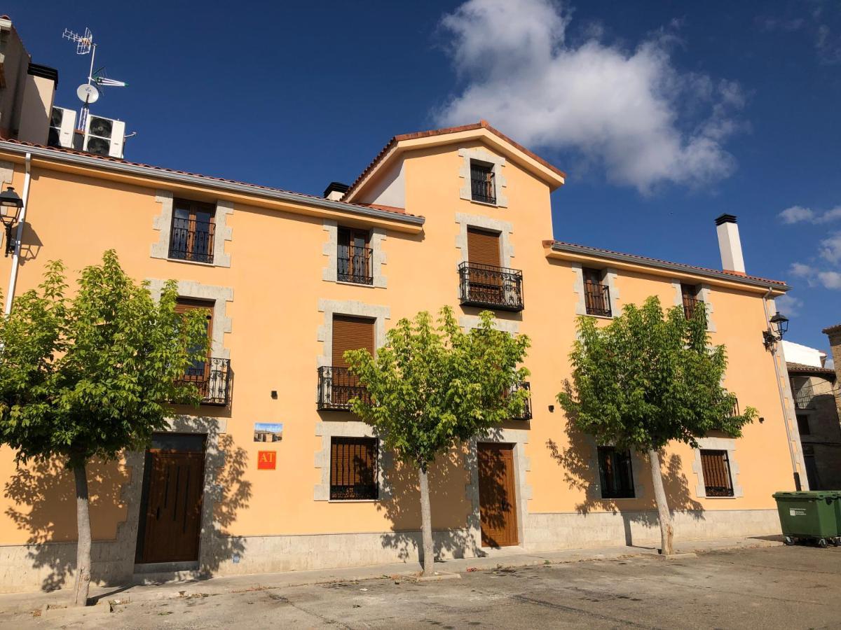 Apartamentos Turisticos Escorraladas Baltanás Екстериор снимка